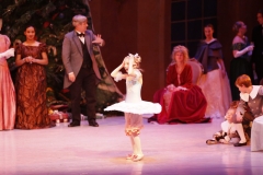 nutcracker_2018_hand_on_head